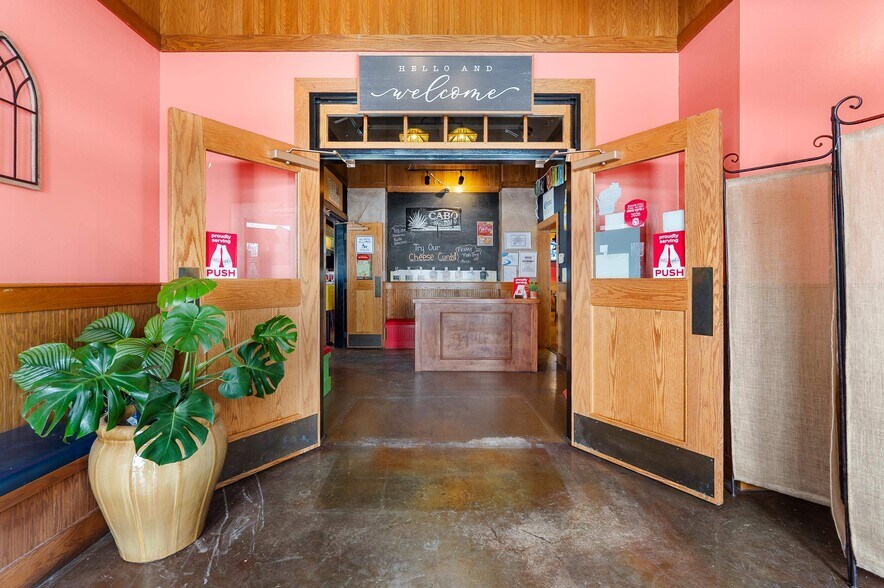 More Photos Of 850 Kepler Dr, Green Bay Restaurant For Sale