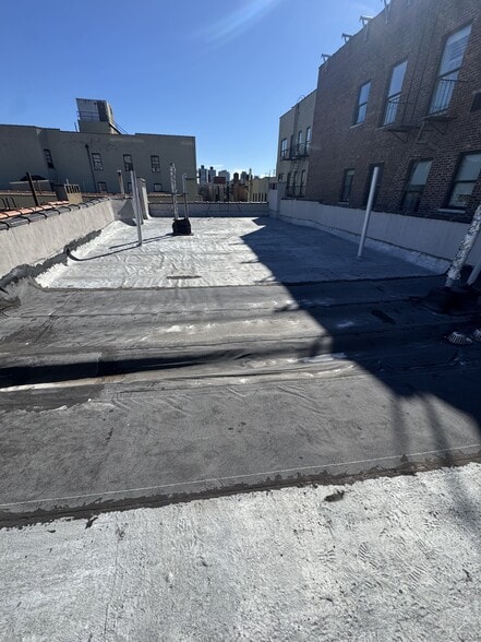 More Photos Of 280 Manhattan Ave, New York Apartments For Sale