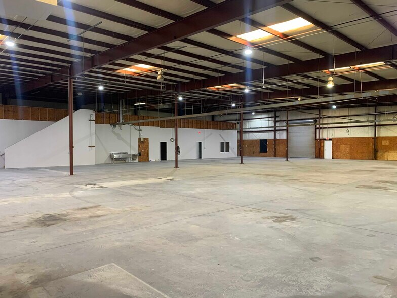 More Photos Of 3046 Matlock Dr NW, Kennesaw Warehouse For Lease