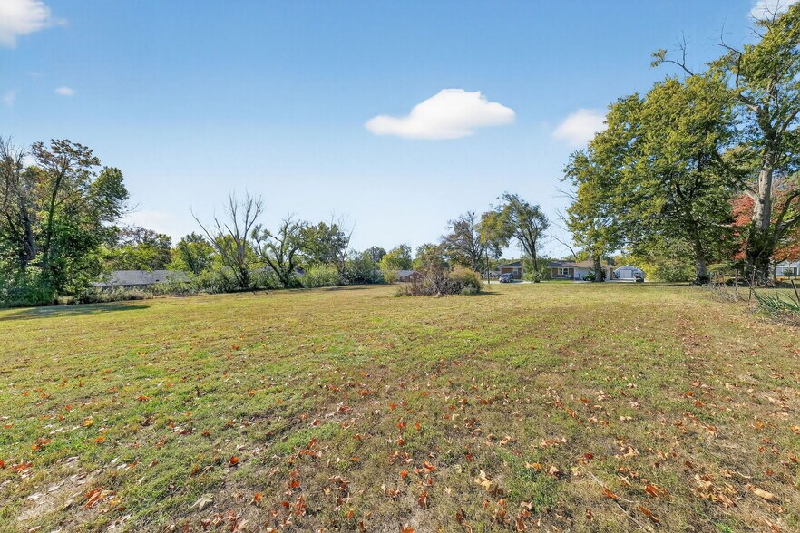 More Photos Of 302 S Lincoln Dr, Troy Office For Sale