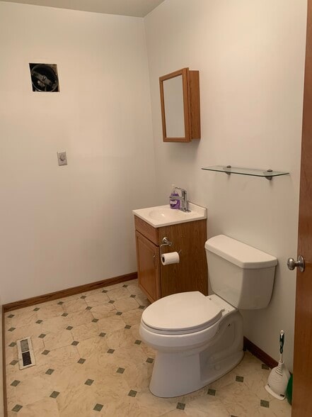 More Photos Of 1902 W 1st St, Duluth Service For Lease