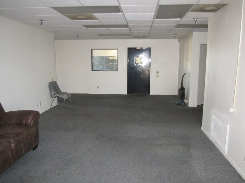 More Photos Of 68725 Ramon Rd, Cathedral City Auto Repair For Sale