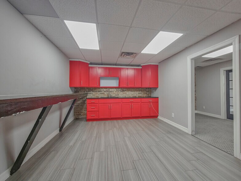 More Photos Of 6001 Nw Expressway, Oklahoma City Office For Sale