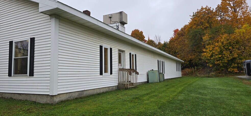 More Photos Of 12 Water St, Newport Specialty For Sale