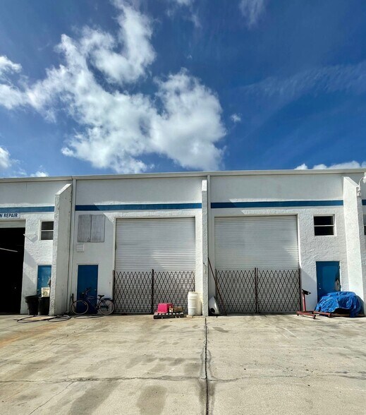 More Photos Of 1593 SE Village Green Dr, Port Saint Lucie Warehouse For Sale