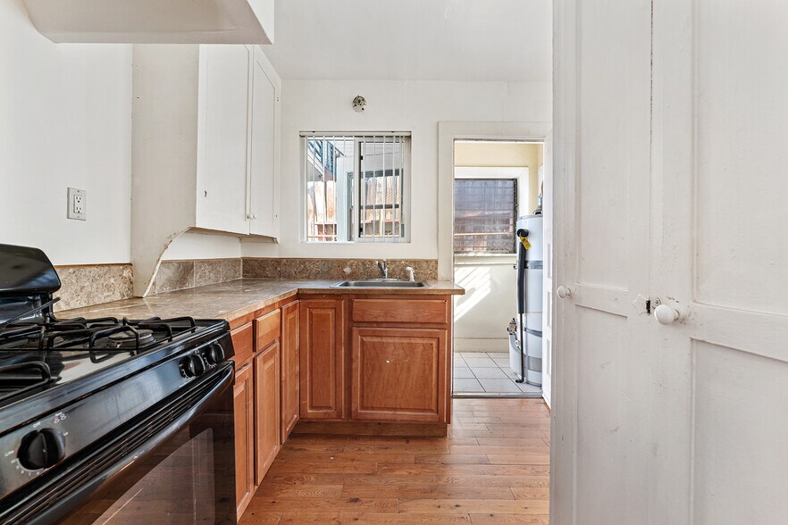 More Photos Of 272 S Burlington Ave, Los Angeles Apartments For Sale