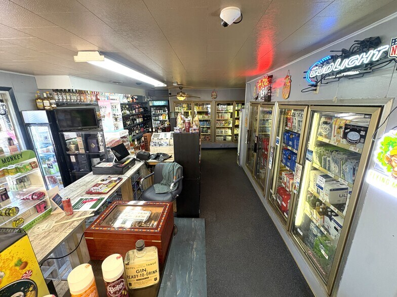 More Photos Of 346 W 2nd St, Winner General Retail For Sale