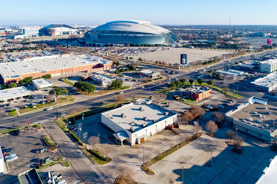 More Photos Of 1020 N Collins St, Arlington Drugstore For Sale