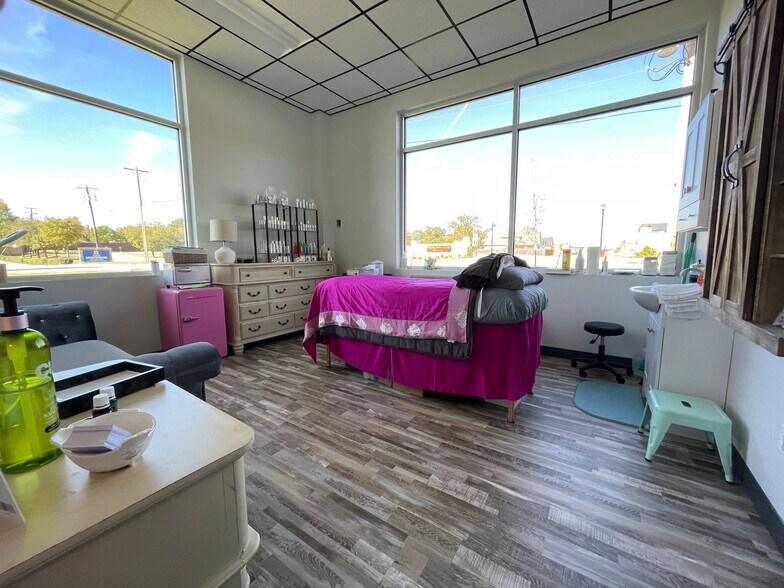 More Photos Of 8813 N Tarrant Pky, North Richland Hills Coworking Space