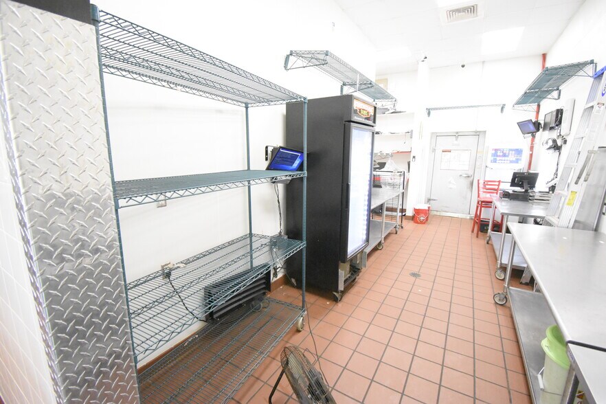 More Photos Of 253 N Bypass 35, Alvin Storefront For Lease