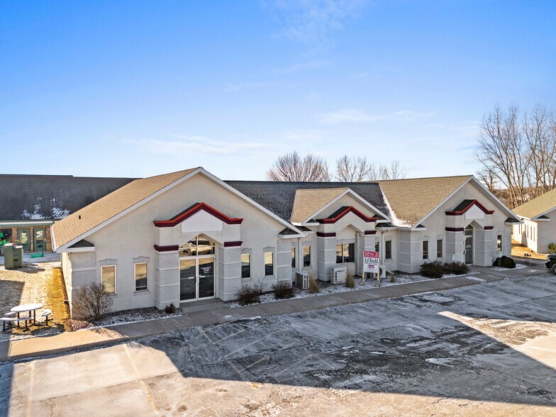 More Photos Of 1496 Bellevue St, Green Bay Office For Lease