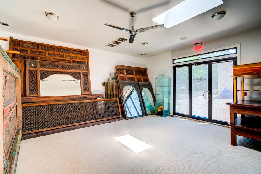 More Photos Of 525 N Dean St, Englewood Storefront Retail Office For Sale