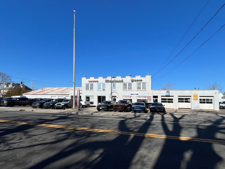 More Photos Of 642 W Main St, Riverhead Auto Dealership For Lease