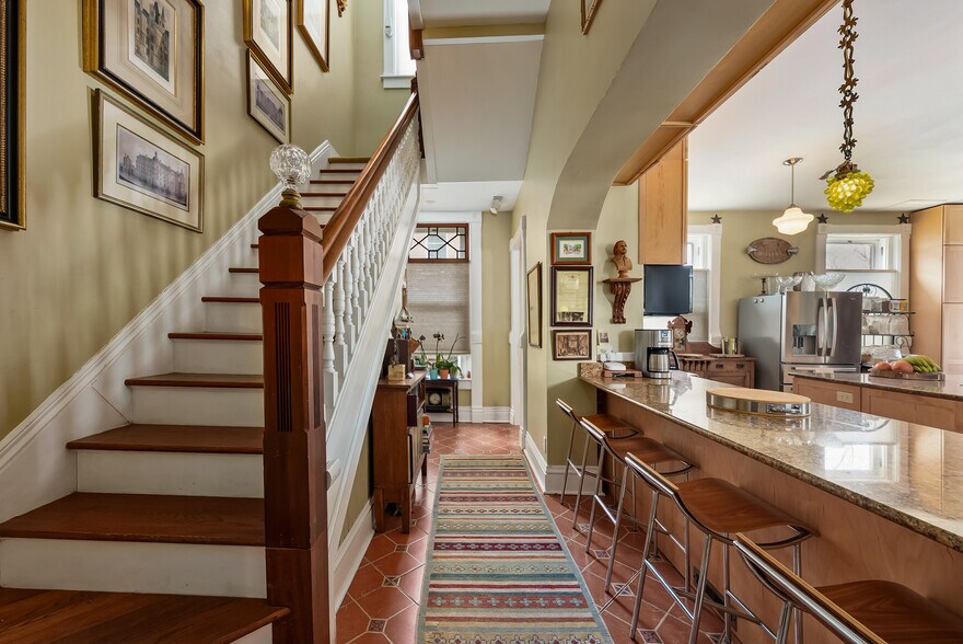 More Photos Of 809 Hall St, Saint Joseph Hospitality For Sale