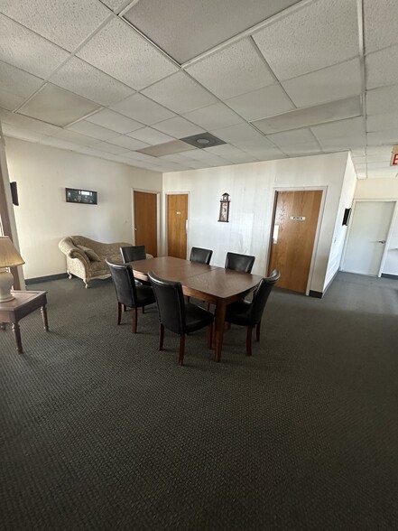 More Photos Of 8819 E 350 Hwy, Raytown Auto Dealership For Sale