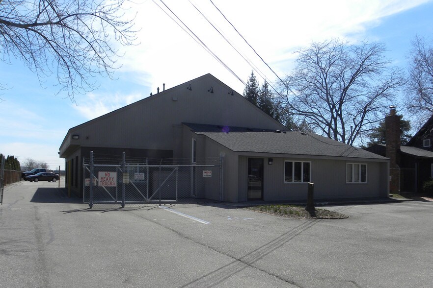Primary Photo Of 22425 Van Horn Rd, Woodhaven Warehouse For Lease