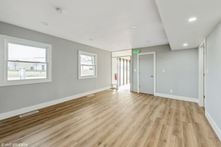 More Photos Of 711 N 1st St, Dekalb Office For Lease