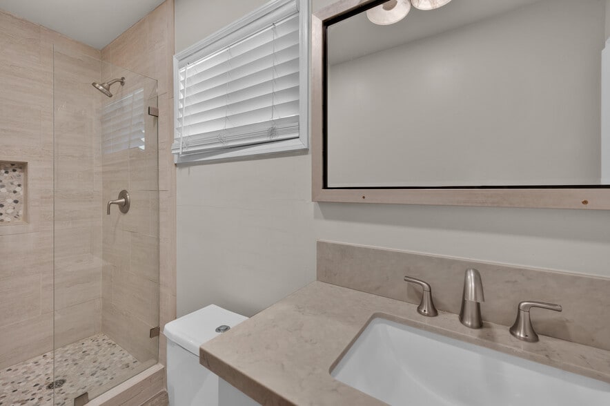 More Photos Of 801 W Whittier Blvd, La Habra Storefront Retail Residential For Sale