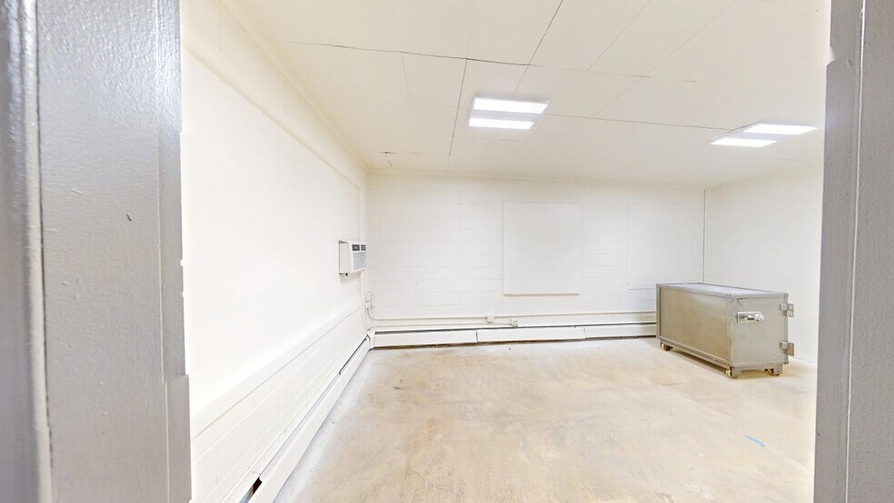More Photos Of 50 E Palatine Rd, Palatine Storefront Retail Office For Lease