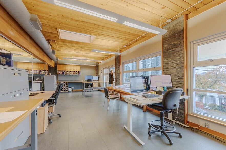 More Photos Of 3905 2nd Ave, Burnaby Flex For Sale