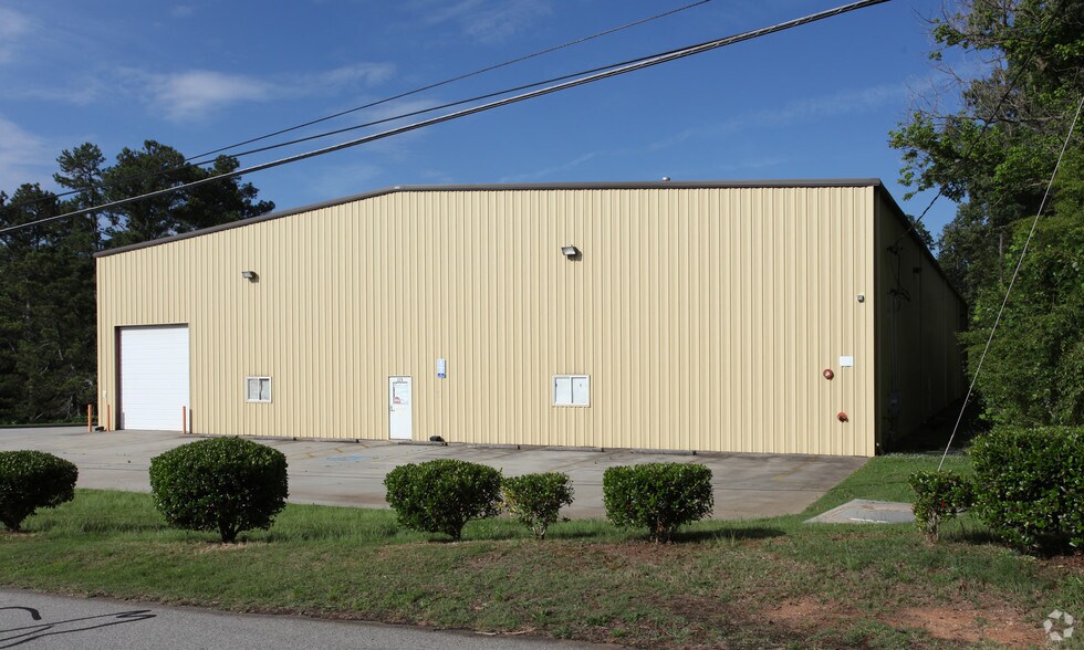 More Photos Of 325 Poplar St, Buford Warehouse For Lease