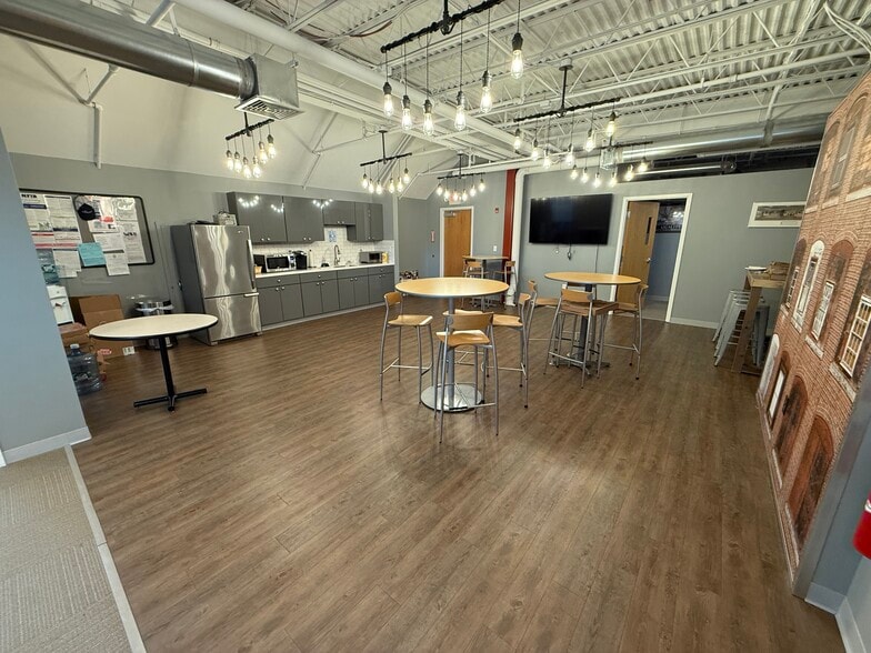 More Photos Of 1075 Westford St, Lowell Office For Lease