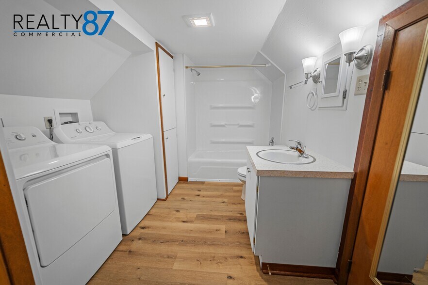 More Photos Of 448 7th Ave, Marion Office For Sale