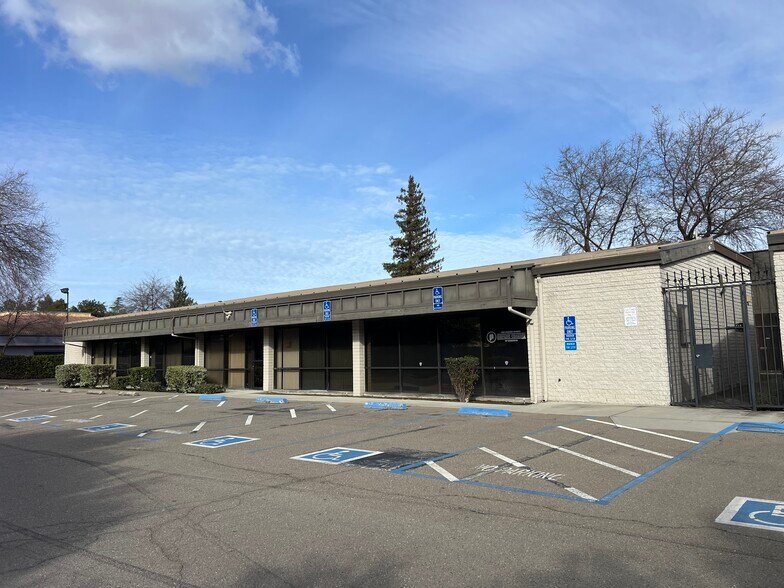 More Photos Of 5637 N Pershing Ave, Stockton Medical For Lease
