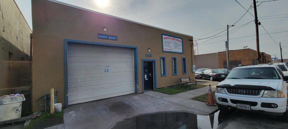 Primary Photo Of 245 W 24th St, Norfolk Service For Lease