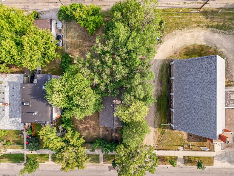 More Photos Of 9630 74 Av NW, Edmonton Flex For Sale