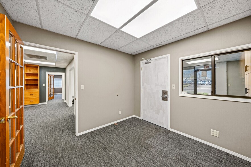 More Photos Of 710 Jefferson Ave, Ashland Light Manufacturing For Lease