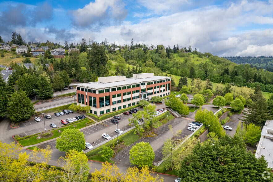 More Photos Of 1800 Blankenship Rd, West Linn Office For Lease