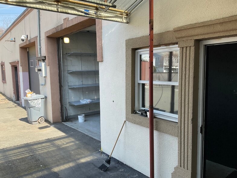 More Photos Of 1 Sago St, Clifton Flex For Lease