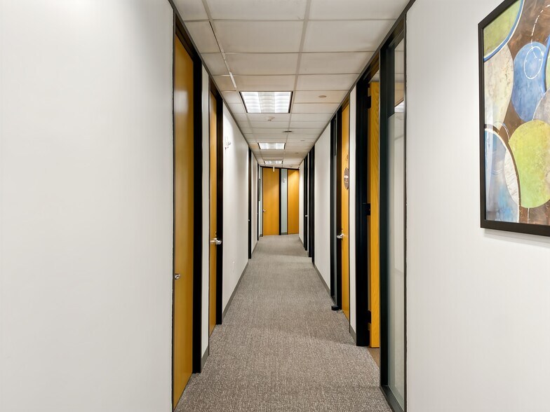 More Photos Of 2002 Timberloch Pl, The Woodlands Coworking Space