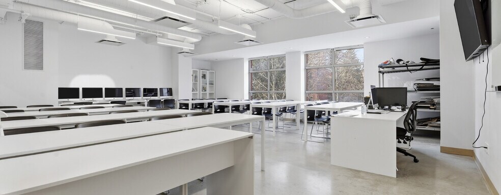 More Photos Of 3536 Boul Saint-Laurent, Montréal Office For Sale