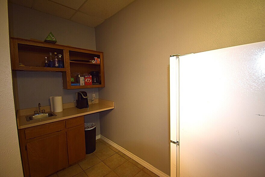 More Photos Of 1001 E Cedar Creek Pky, Seven Points Office For Sale