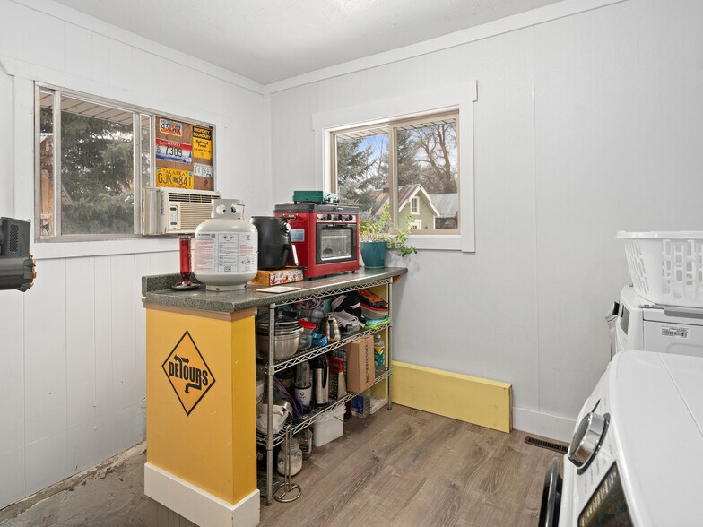 More Photos Of 237 S 7400 E, Huntsville Freestanding For Sale