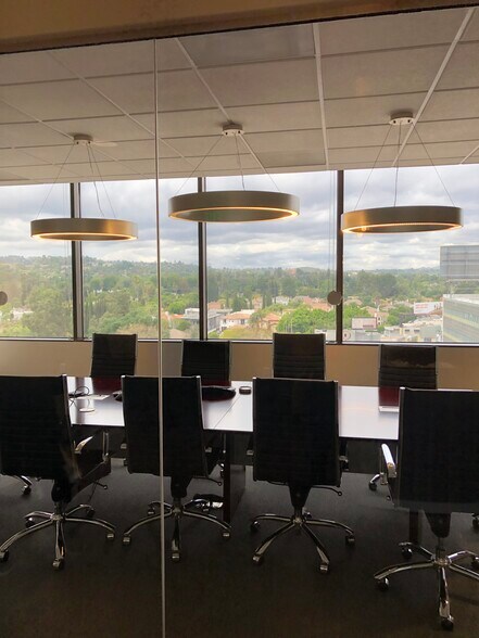More Photos Of 18321 Ventura Blvd, Tarzana Office For Lease