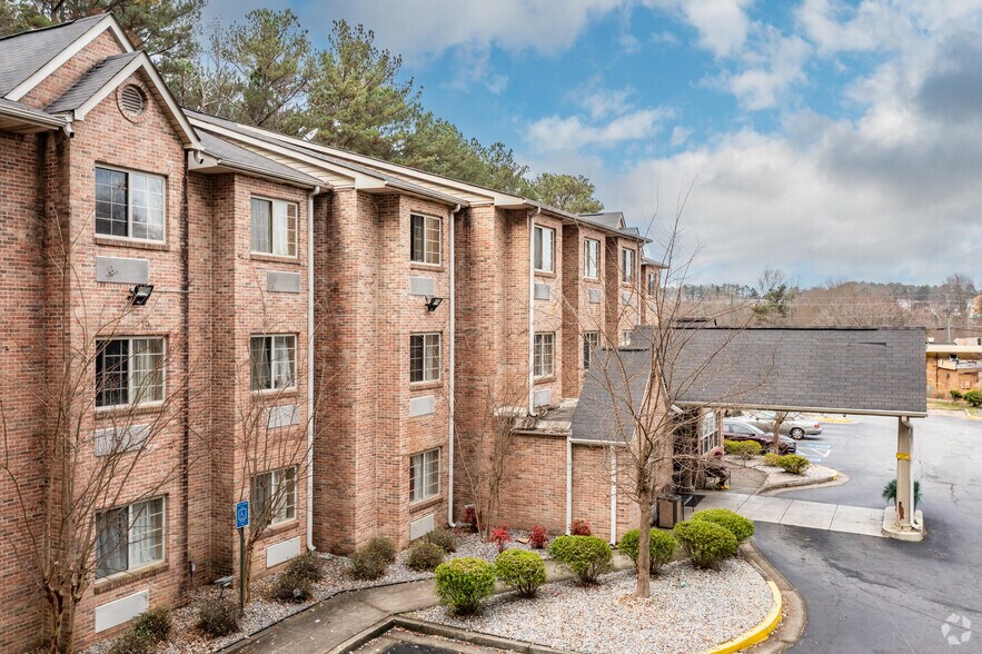 2980 Evans Mill Rd, Lithonia, GA 30038 Hotel For Sale