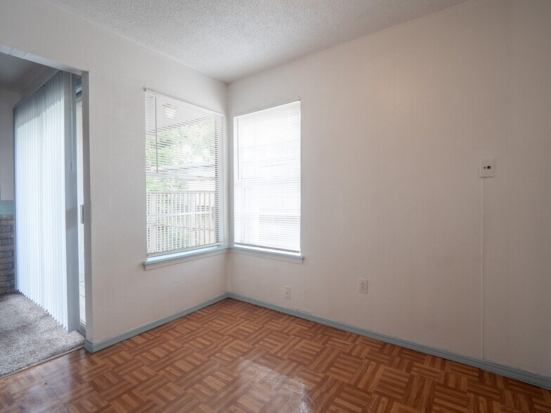 More Photos Of 5924 NW 10th St, Oklahoma City Apartments For Sale