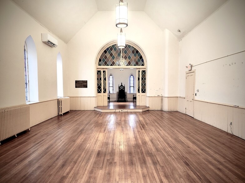 More Photos Of 1113 Wolcott Ave, Beacon Religious Facility For Lease