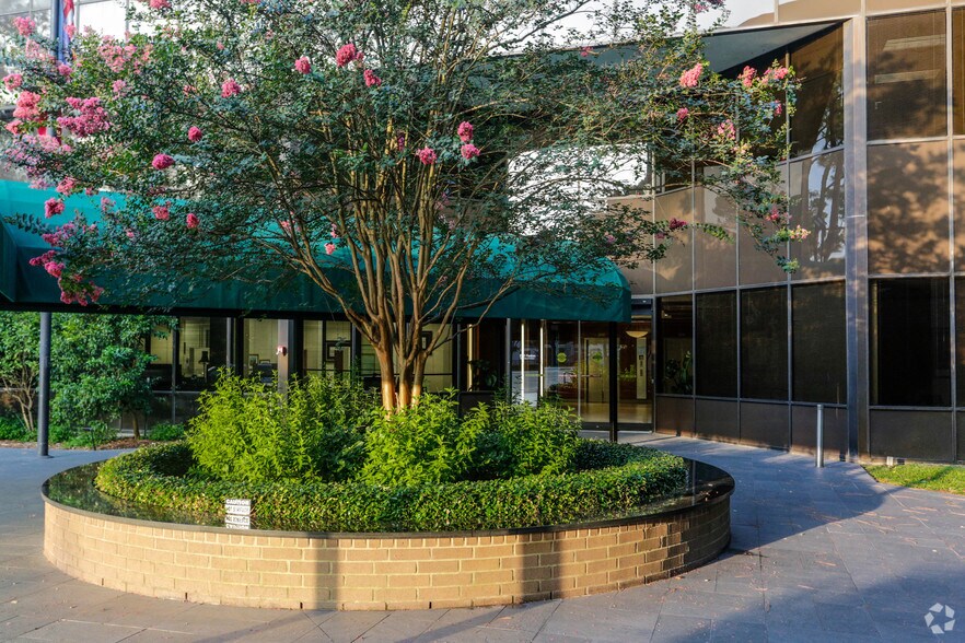 More Photos Of 2500 Fondren Rd, Houston Unknown For Lease