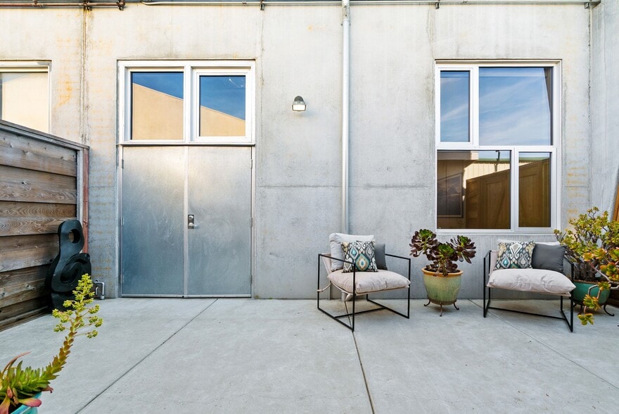 More Photos Of 108 High Rd, Santa Cruz Flex For Sale