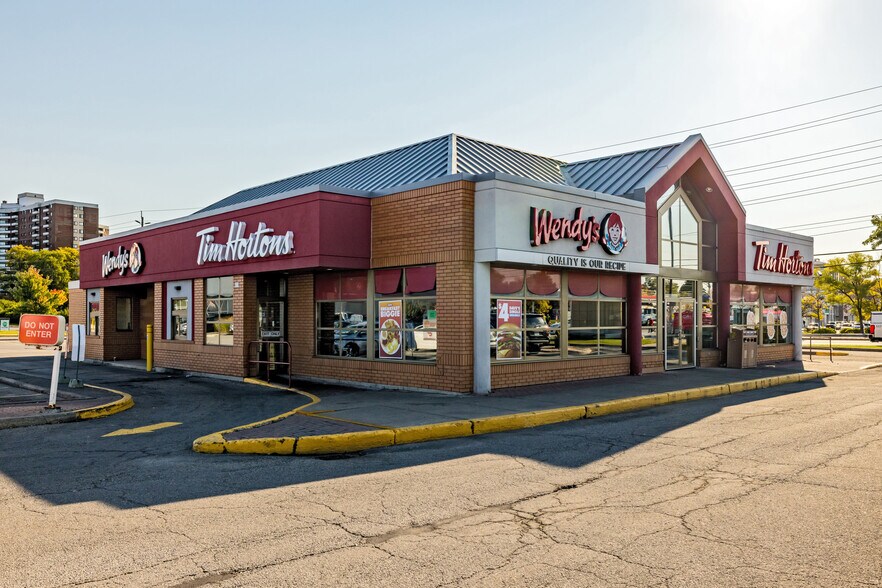 More Photos Of 1585-1611 Merivale Rd, Ottawa Unknown For Lease