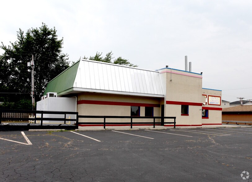 More Photos Of 3001 N Oakwood Ave, Muncie Restaurant For Sale