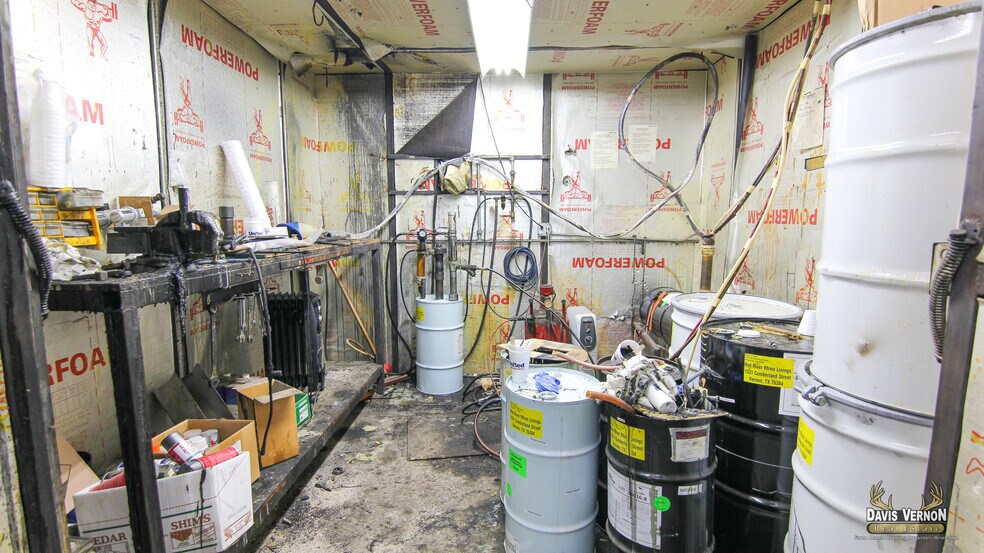 More Photos Of 1331 Cumberland St, Vernon Storefront For Sale