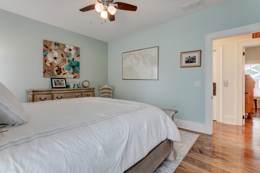 More Photos Of 2972 Lookout Pl NE, Atlanta Office Residential For Sale