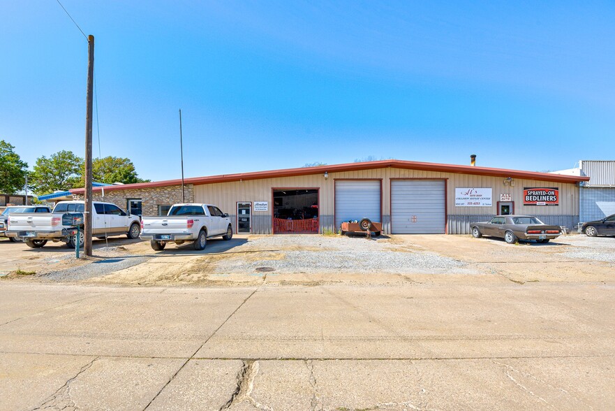 Primary Photo Of 135-139 SE Cholwell Ave, Bartlesville Warehouse For Sale