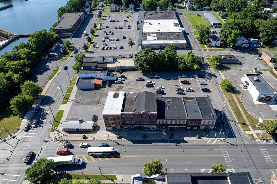 More Photos Of 121 W Broadway, Fulton Storefront Retail Residential For Sale