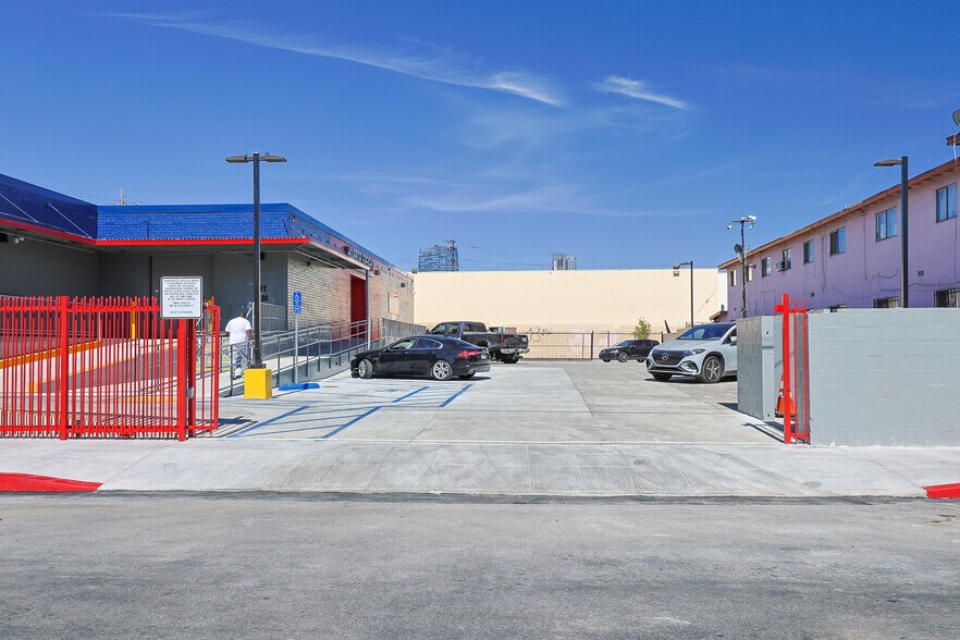 More Photos Of 1430 Venice Blvd, Los Angeles General Retail For Sale